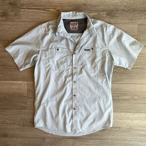 Wrangler Outdoor Series Men’s Regular Fit Short Sleeve Button Down Shirt Medium